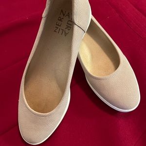 Size 6.5 color cream